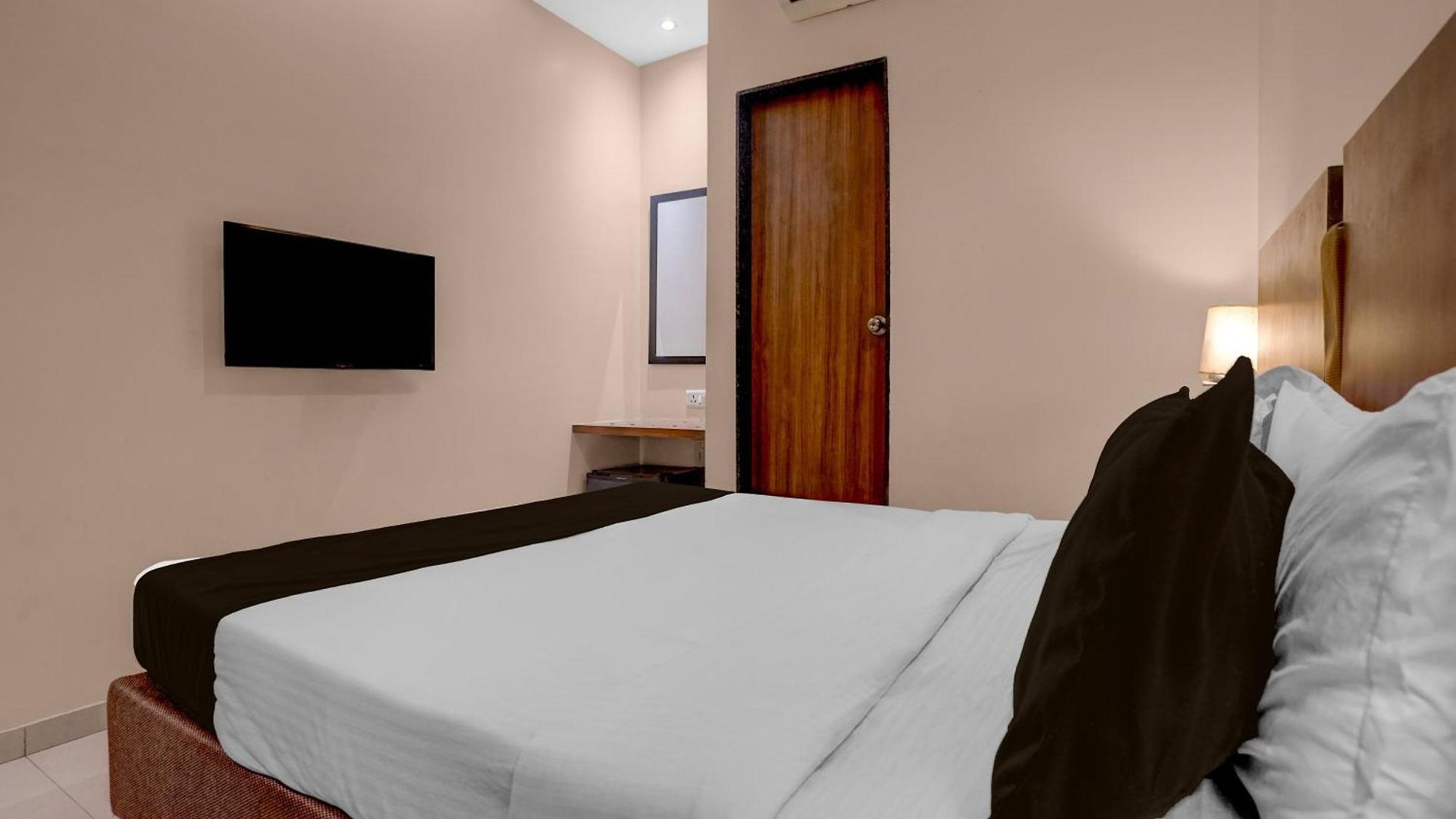 Townhouse Midc Andheri Formerly Royal International 4* Mumbai