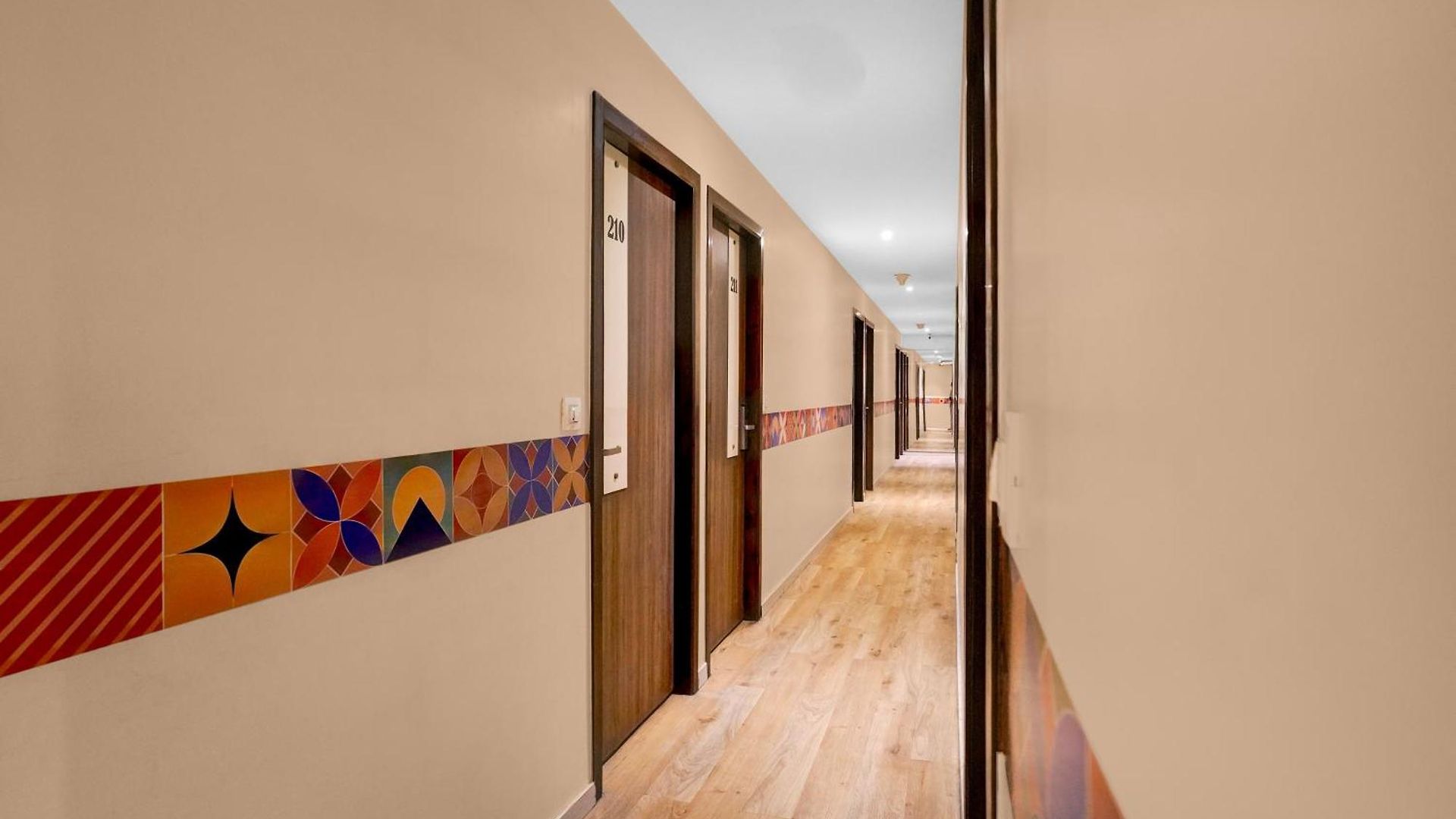 Townhouse Midc Andheri Formerly Royal International Hotel 4*