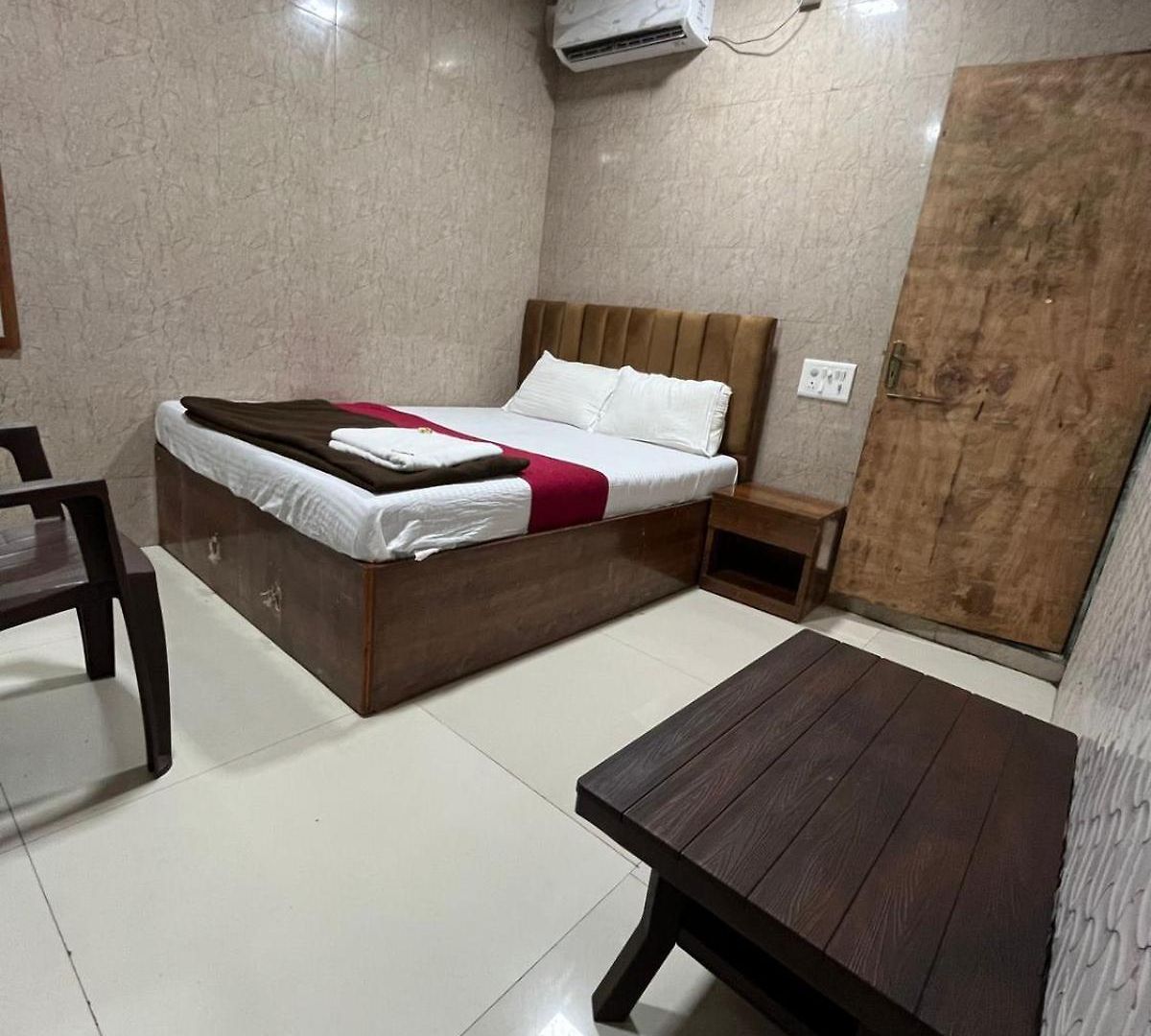 Golden Takshila Andheri East Hotel