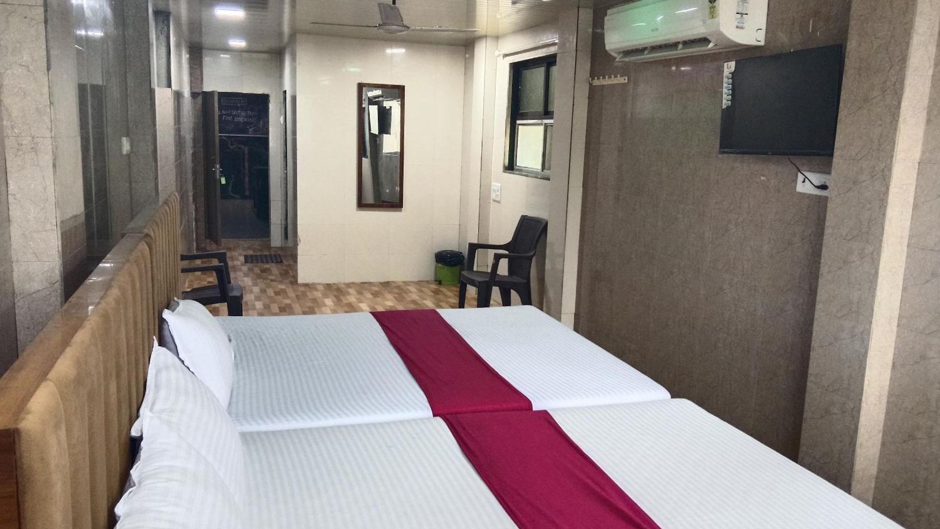 Golden Takshila Andheri East Hotel 3*