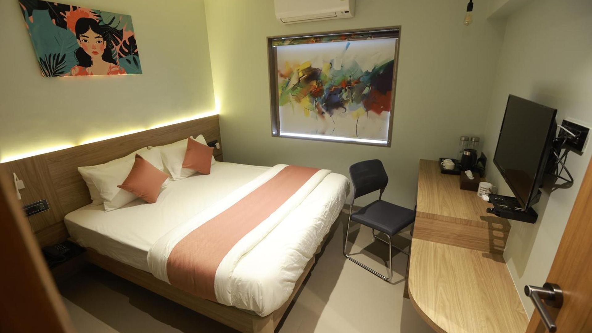 The Bohoo 99 Nr International Airport Hotel Mumbai