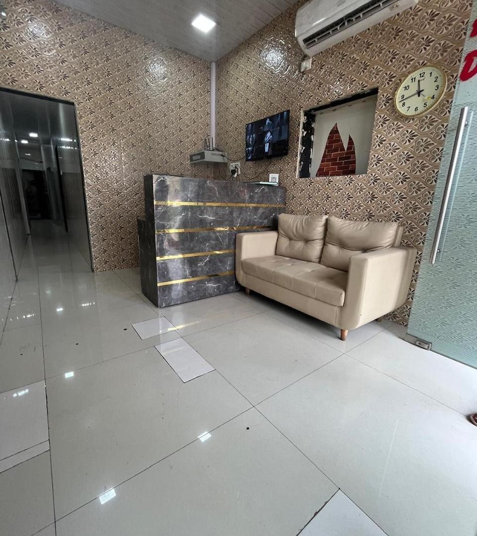 Golden Takshila Andheri 3*