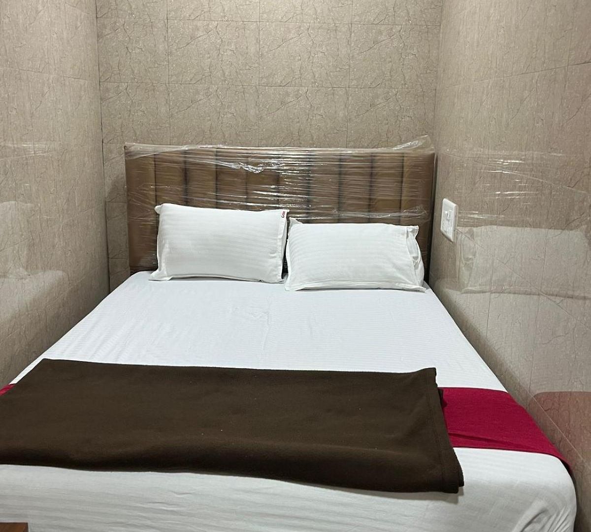 Golden Takshila Andheri Hotel