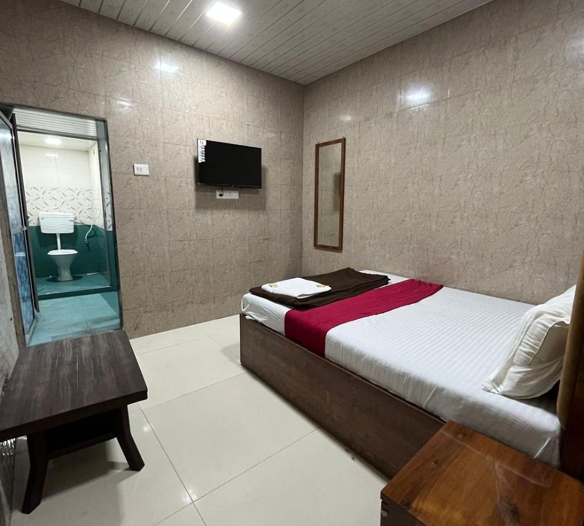 Golden Takshila Andheri Hotel