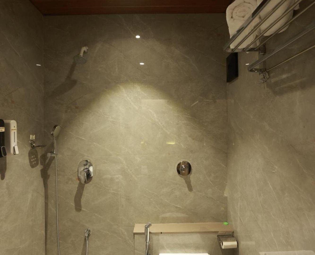 The Bohoo 99 Nr International Airport 3*