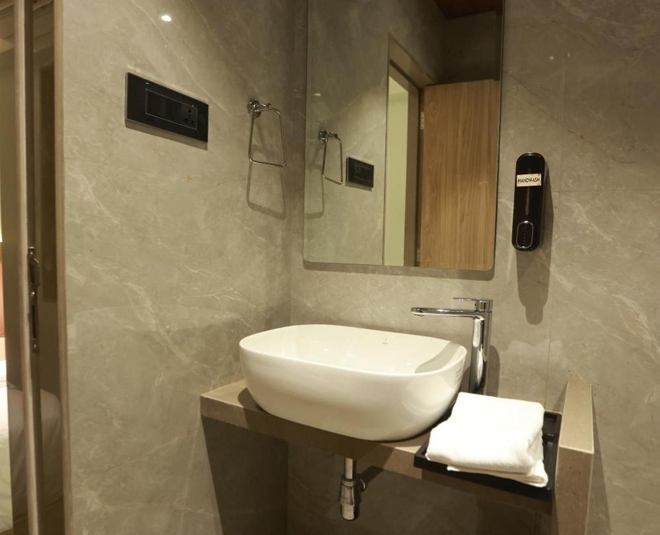 The Bohoo 99 Nr International Airport 3*