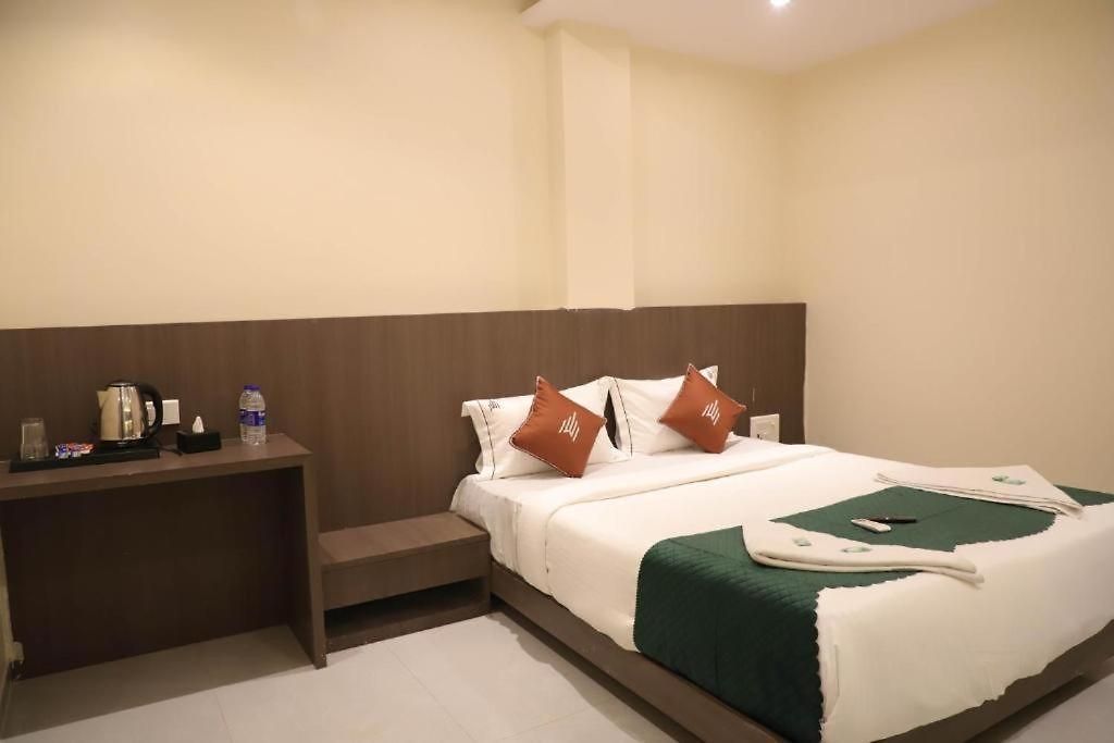 Hotel Cr Residency By Glitz