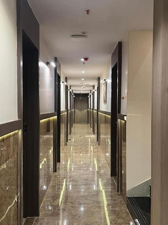 Cr Residency By Glitz Hotel