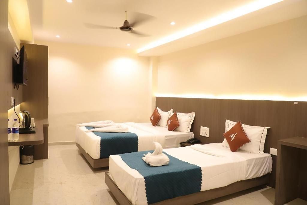 Cr Residency By Glitz Hotel