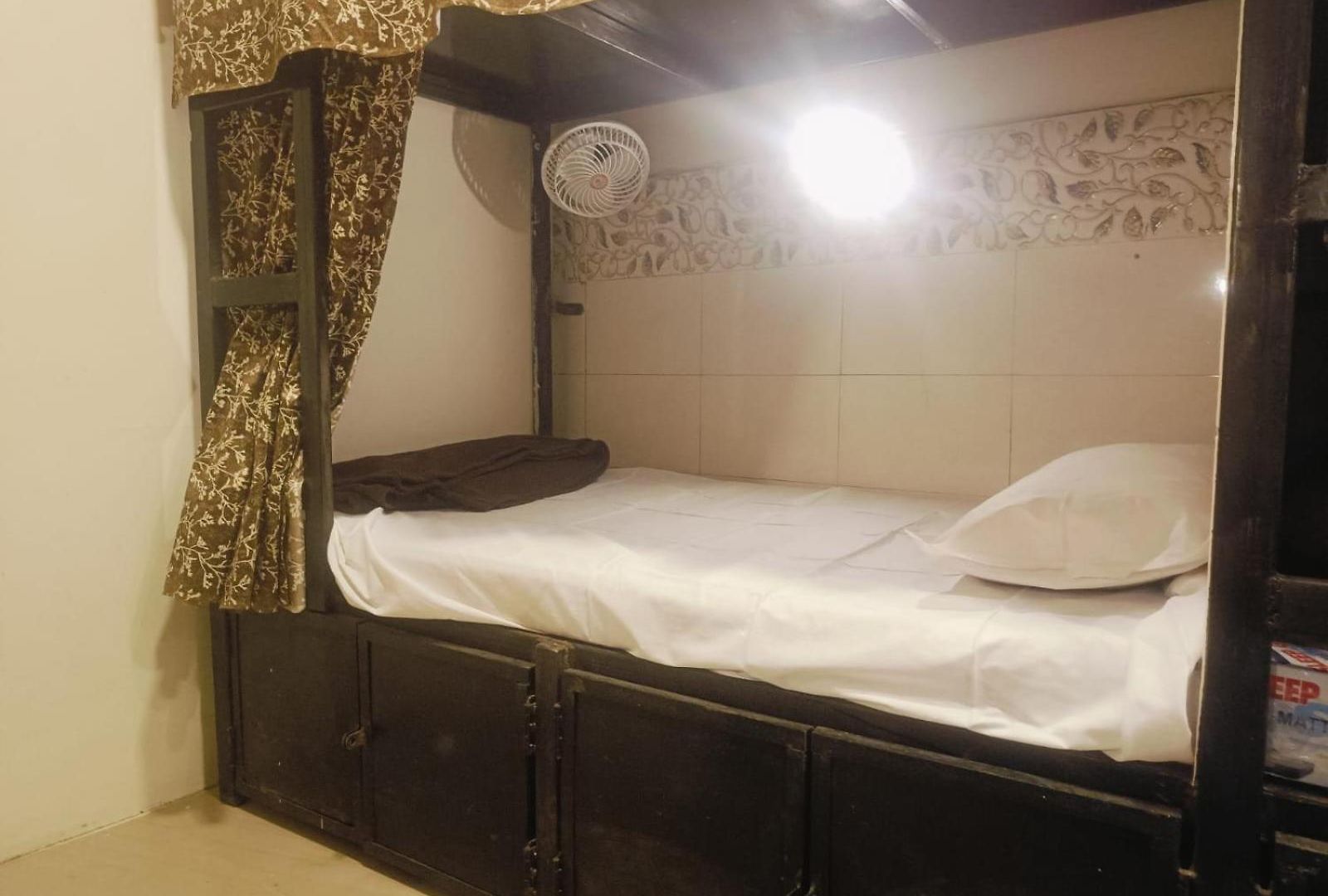 Farhan Capsule hotel Mumbai