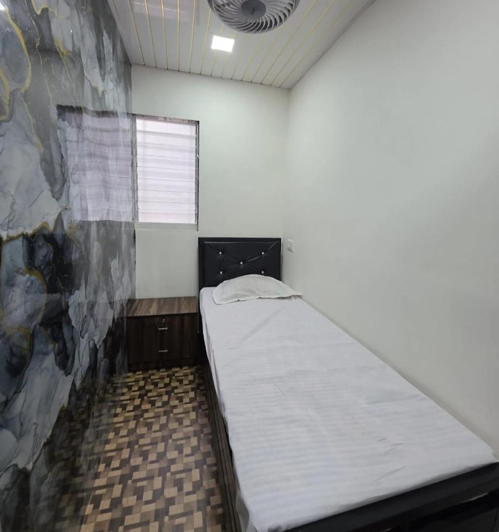 Nithyanand Male Cabinstay Hostel *