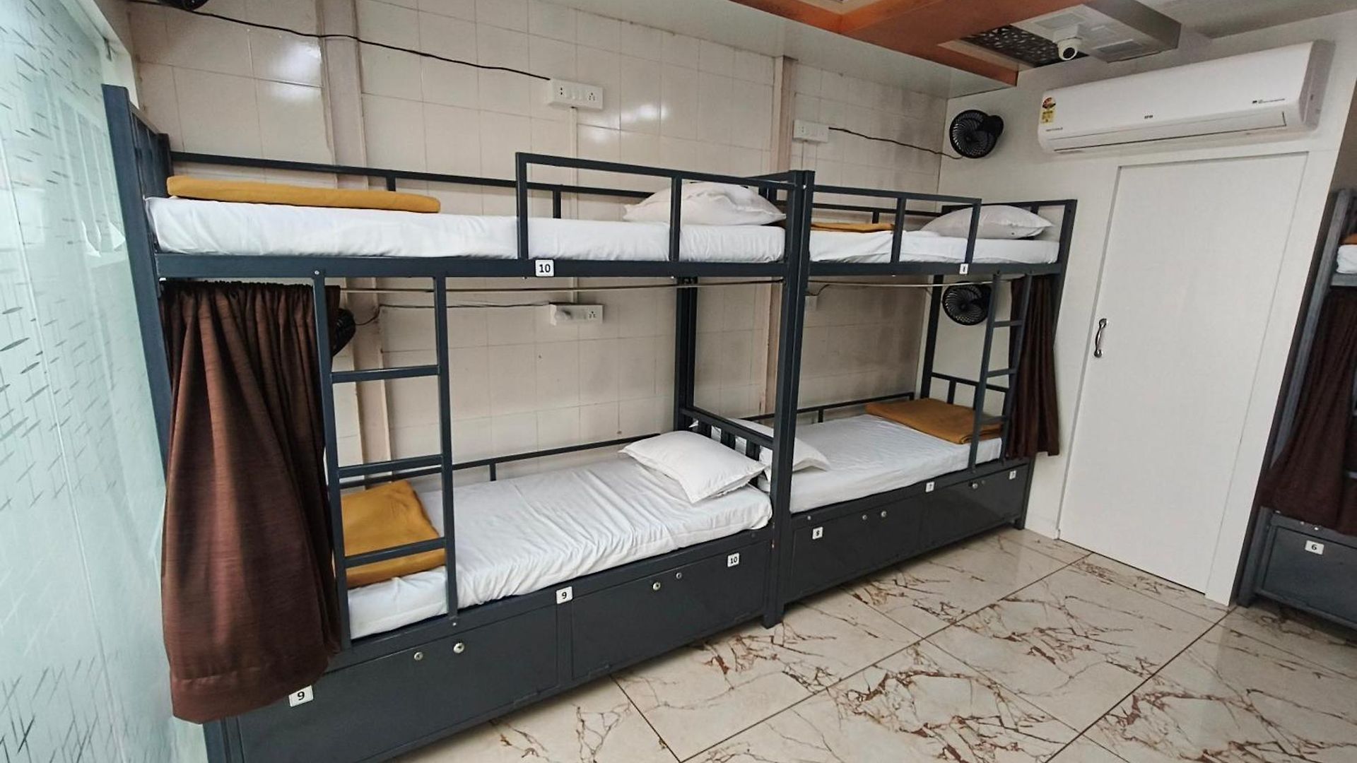 Hostel Sahar Ac - Andheri - Near International Airport - Male Guest Only