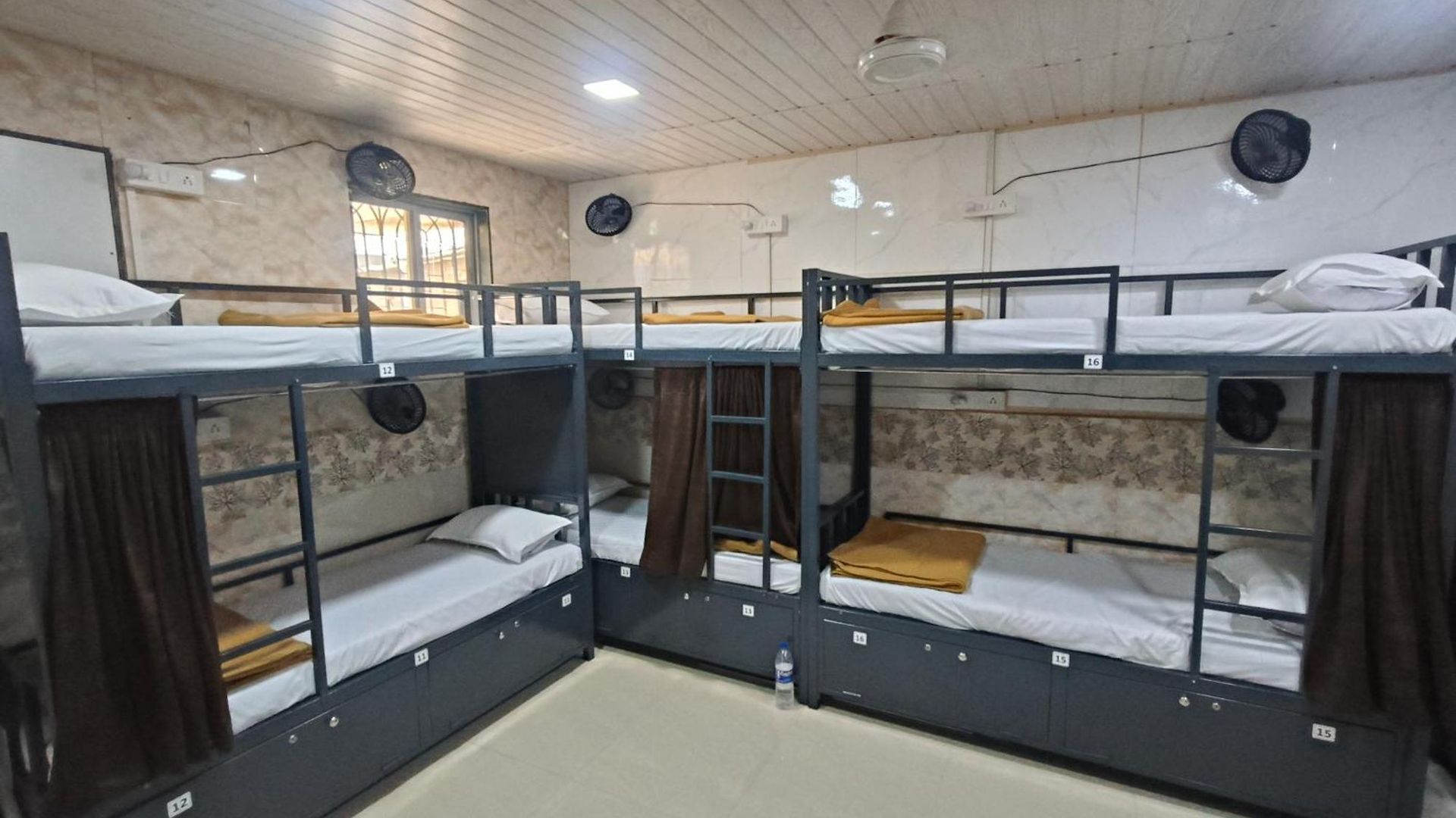 Hostel Sahar Ac - Andheri - Near International Airport - Male Guest Only