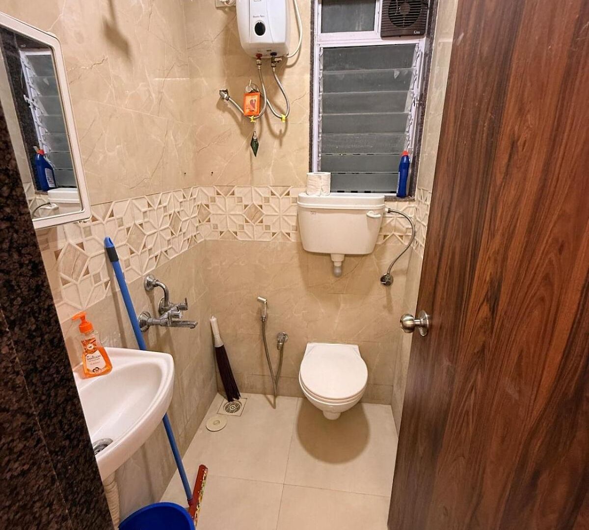 Apartment 1 Bhk Personal With Sea View At Versova Andheri West *