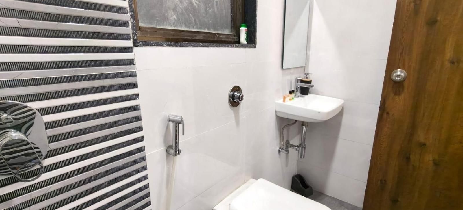 Ivy Urban Cozy 401 Private 1bhk 3 Min Nesco Apartment Mumbai