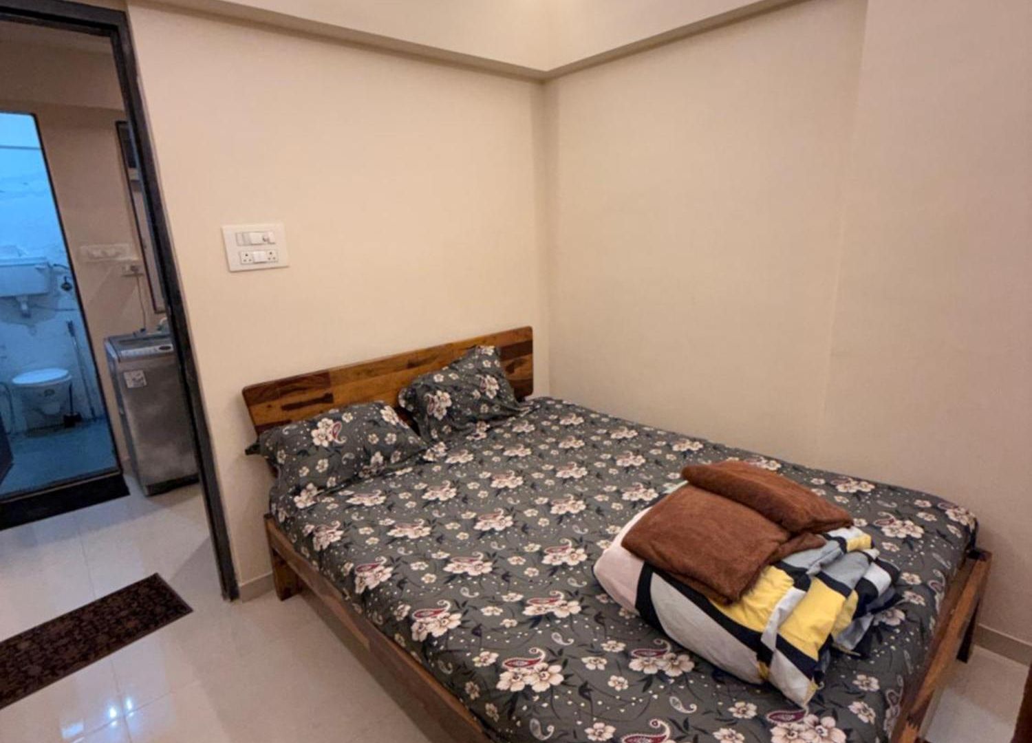 Apartment 1 Bhk Personal With Sea View At Versova Andheri West *