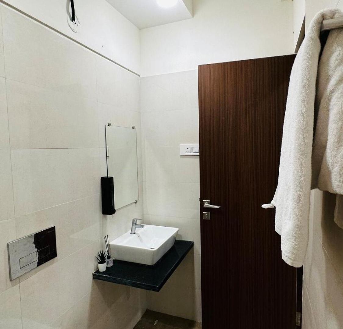 White Island - 10 Mins Oberoi Mall, Film And Nesco Apartment