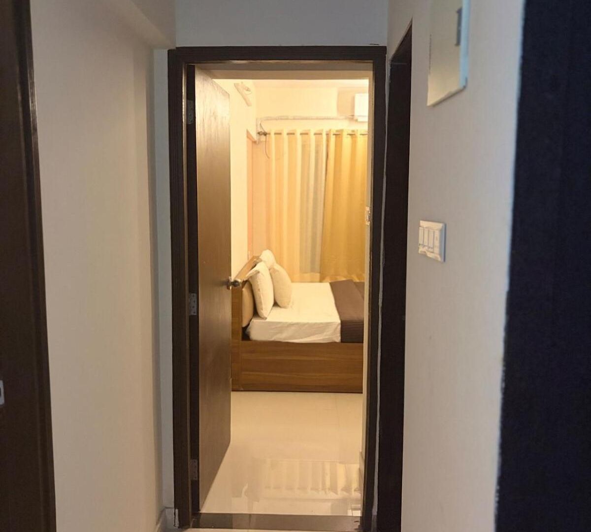 Royce Executive Service Premium Apartment Mumbai