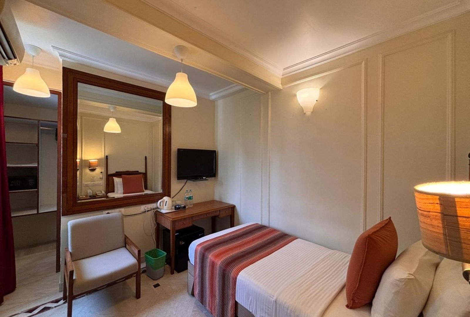 Hiltop Hotel
