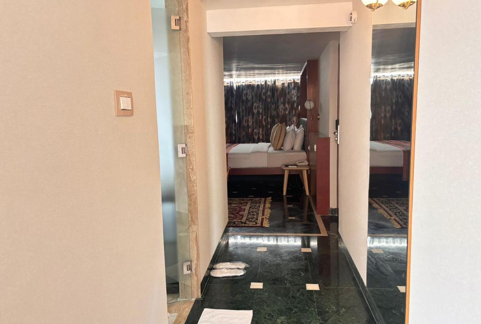 Hiltop Hotel