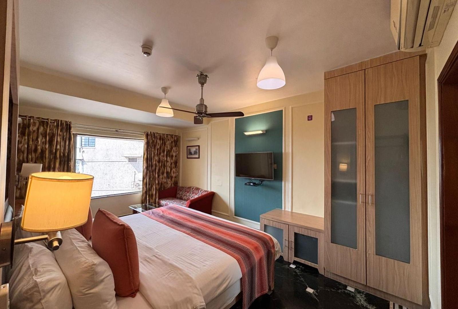 Hotel Hiltop Mumbai