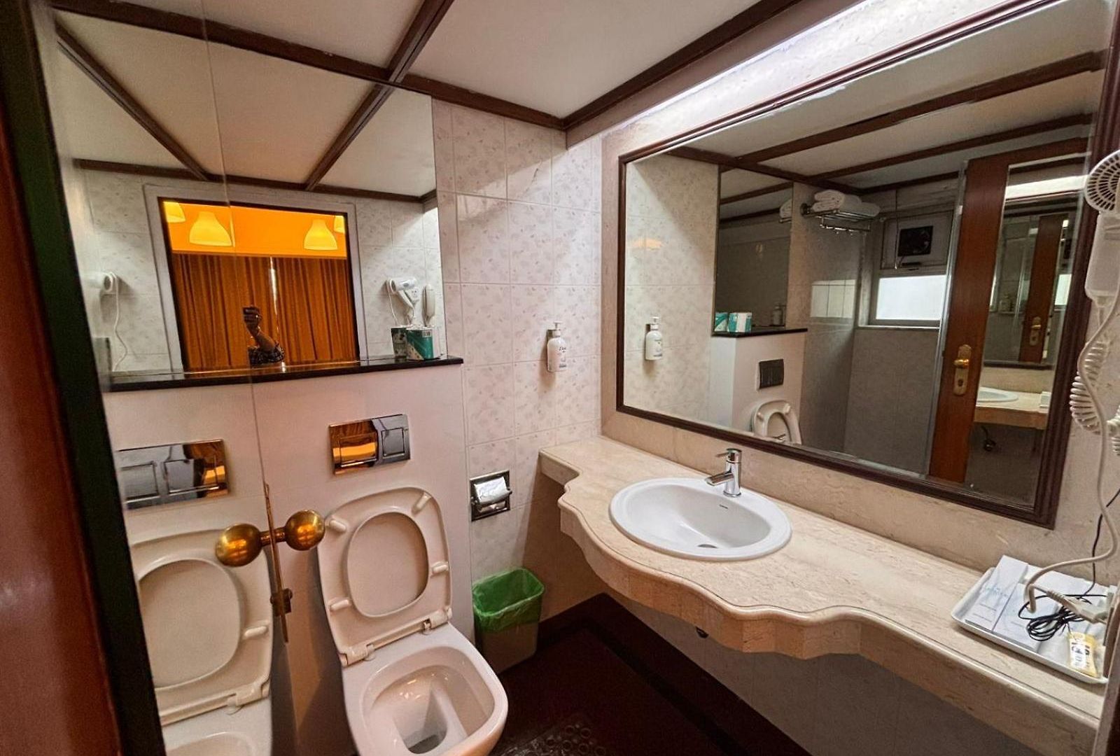 Hiltop Hotel Mumbai