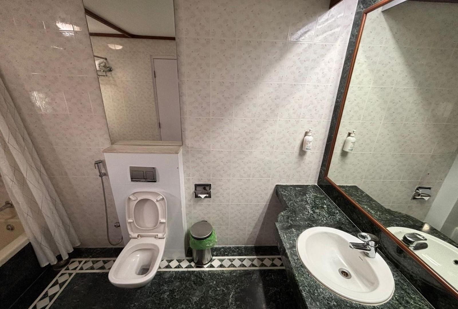 Hiltop Hotel