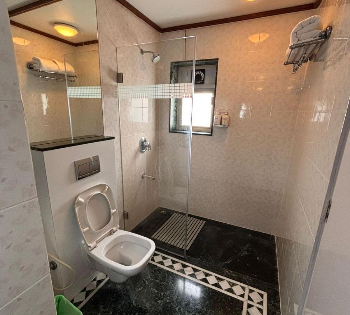 Hotel Hiltop Mumbai