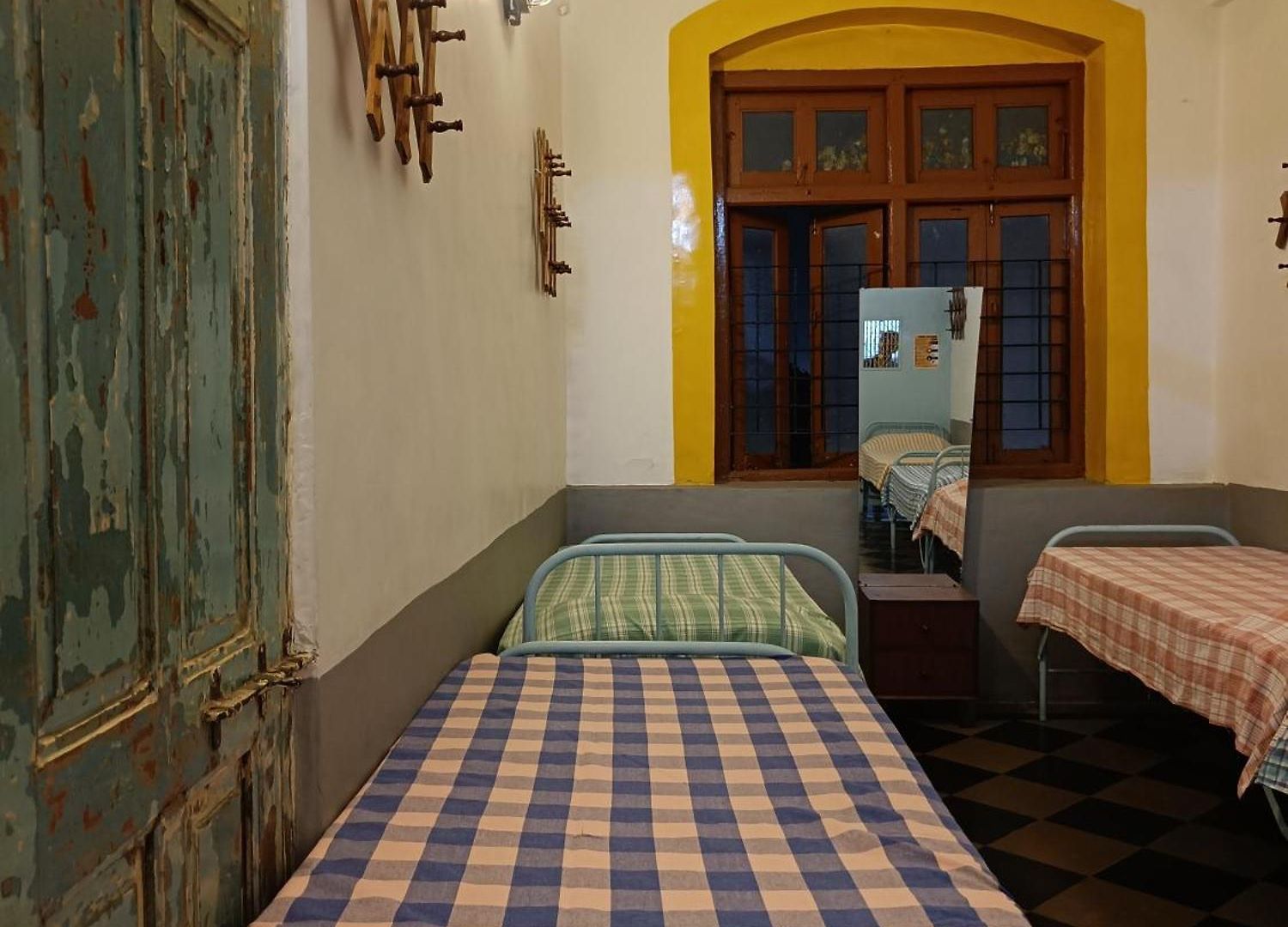 Vasantashram Cst Mumbai, Free Wifi With 1940s Retro Vibe Hostel Mumbai