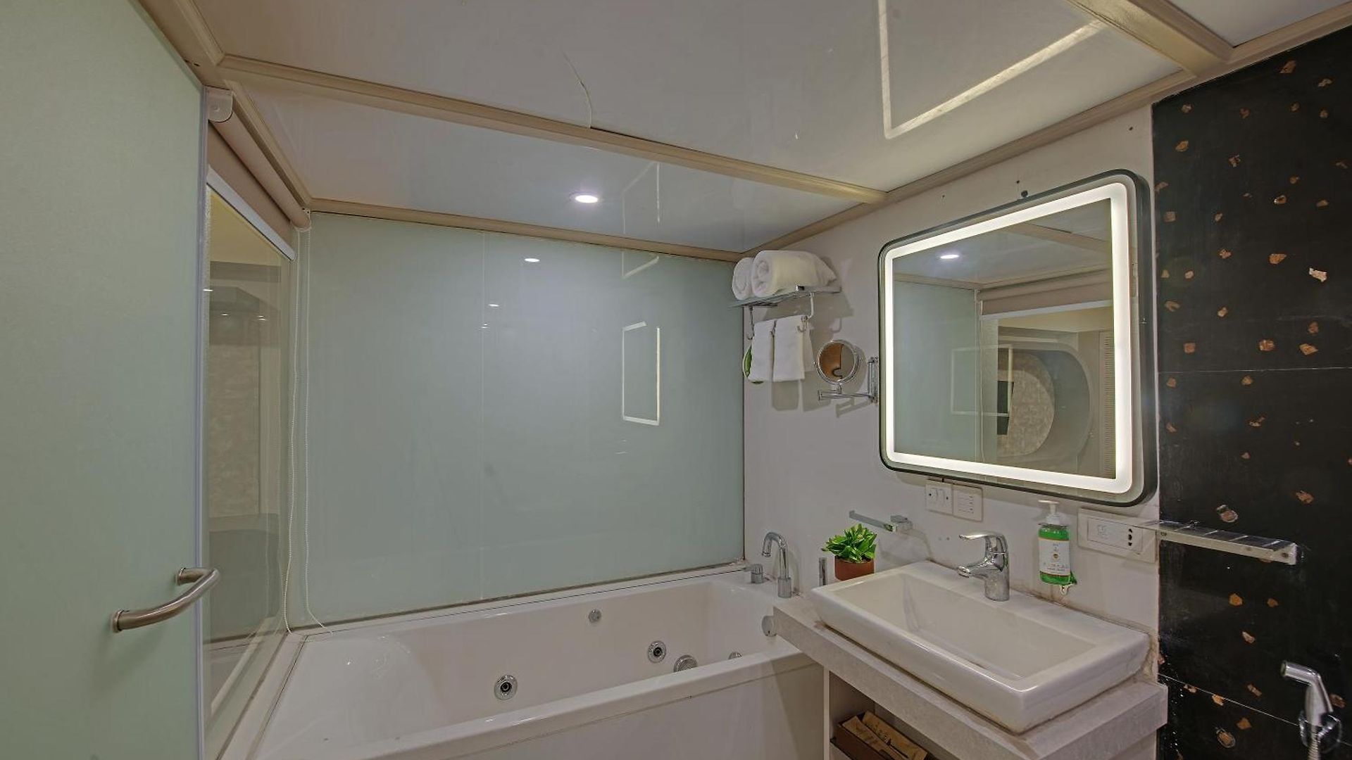 Comfort Metropolis Hotel Mumbai