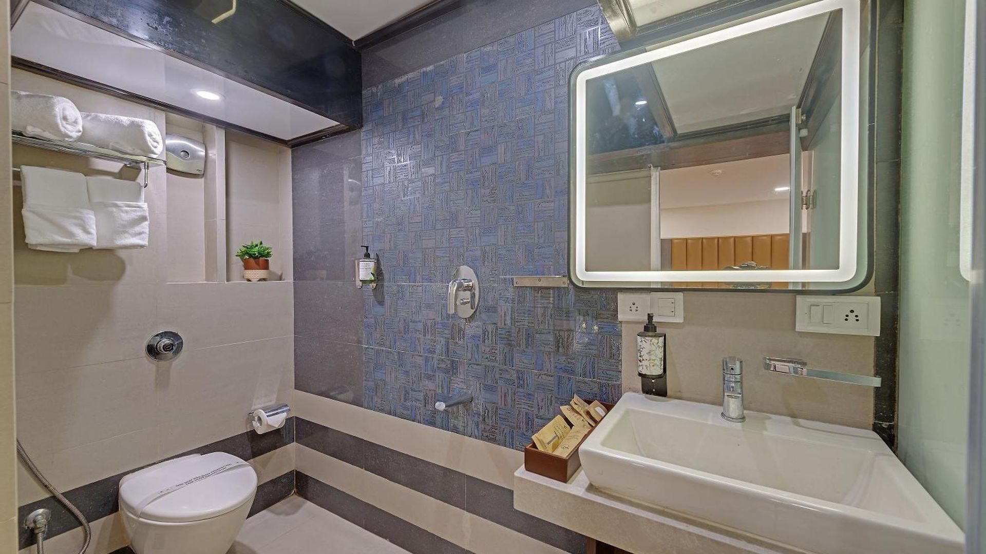 Hotel Comfort Metropolis Mumbai