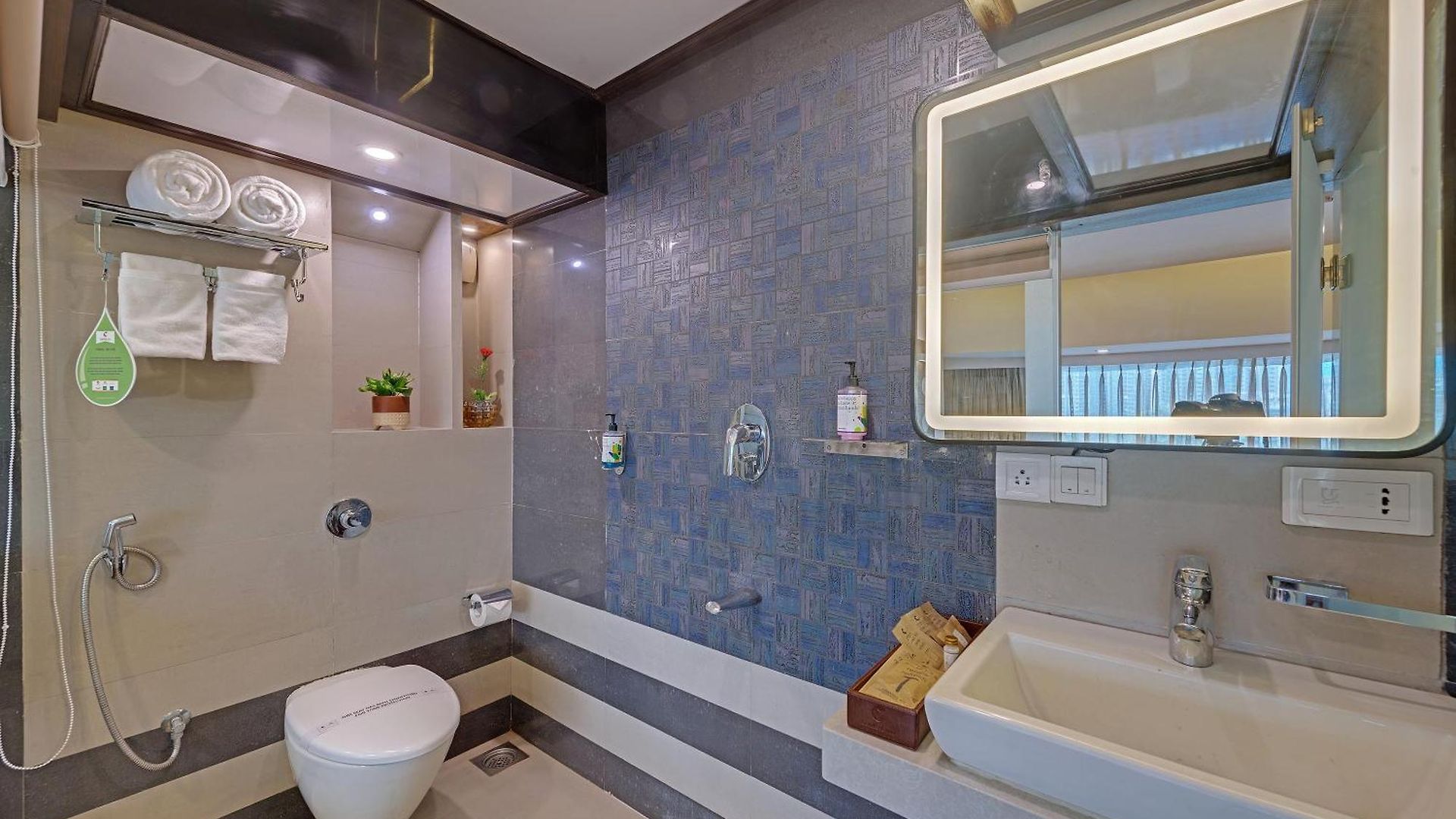 Comfort Metropolis Hotel 4*