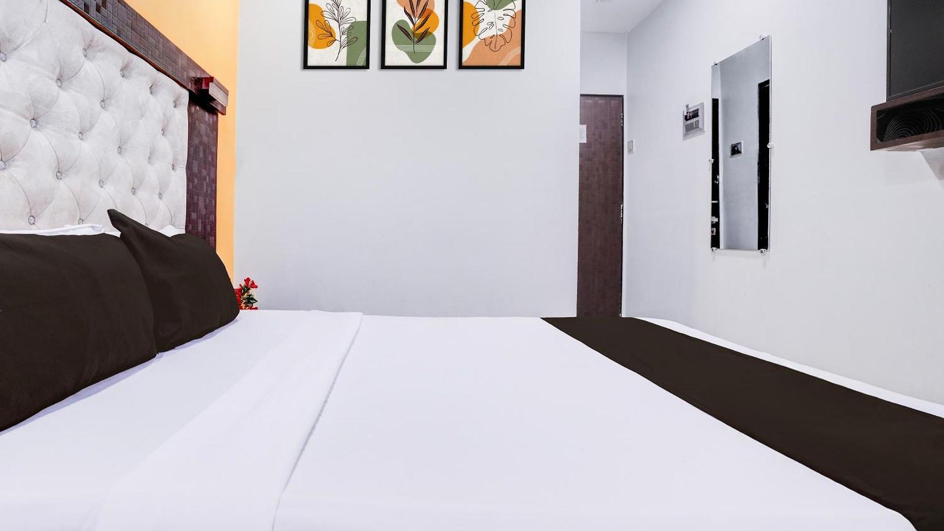 Super Collection O Asalpha Near International Airport Hotel Mumbai
