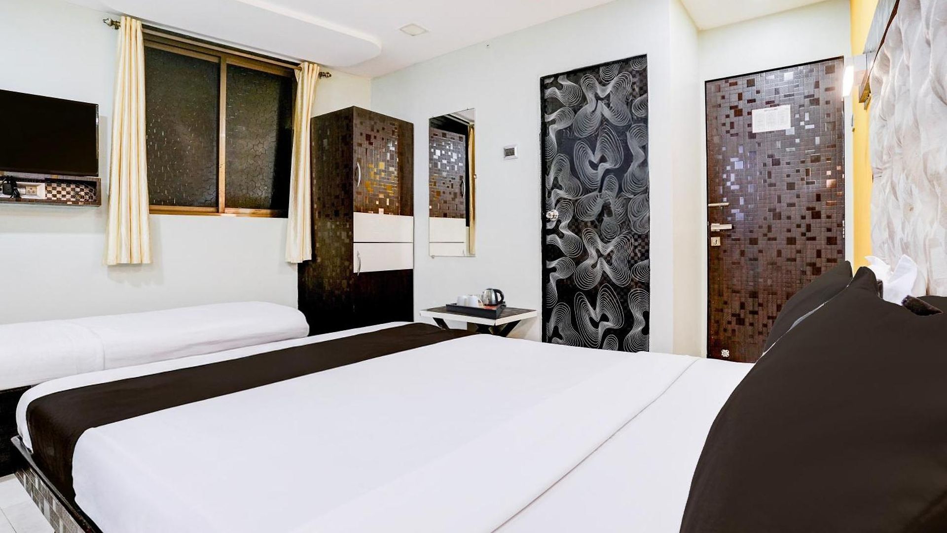 Super Collection O Asalpha Near International Airport Mumbai