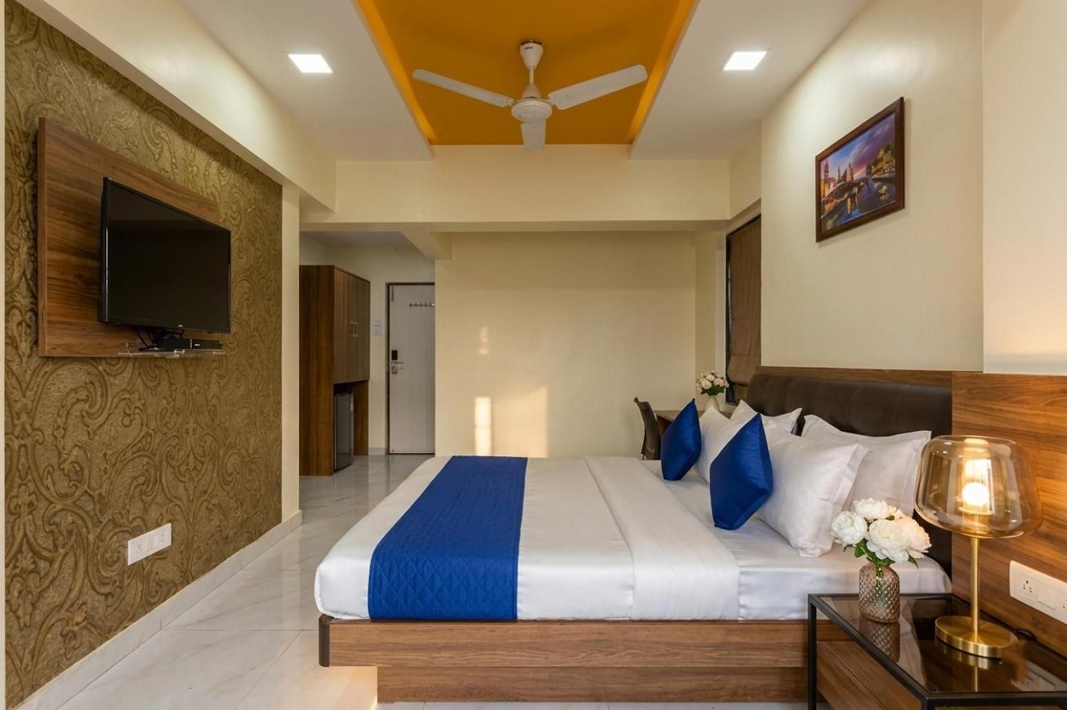 Ashyana - Near To Grant Road Station 3*