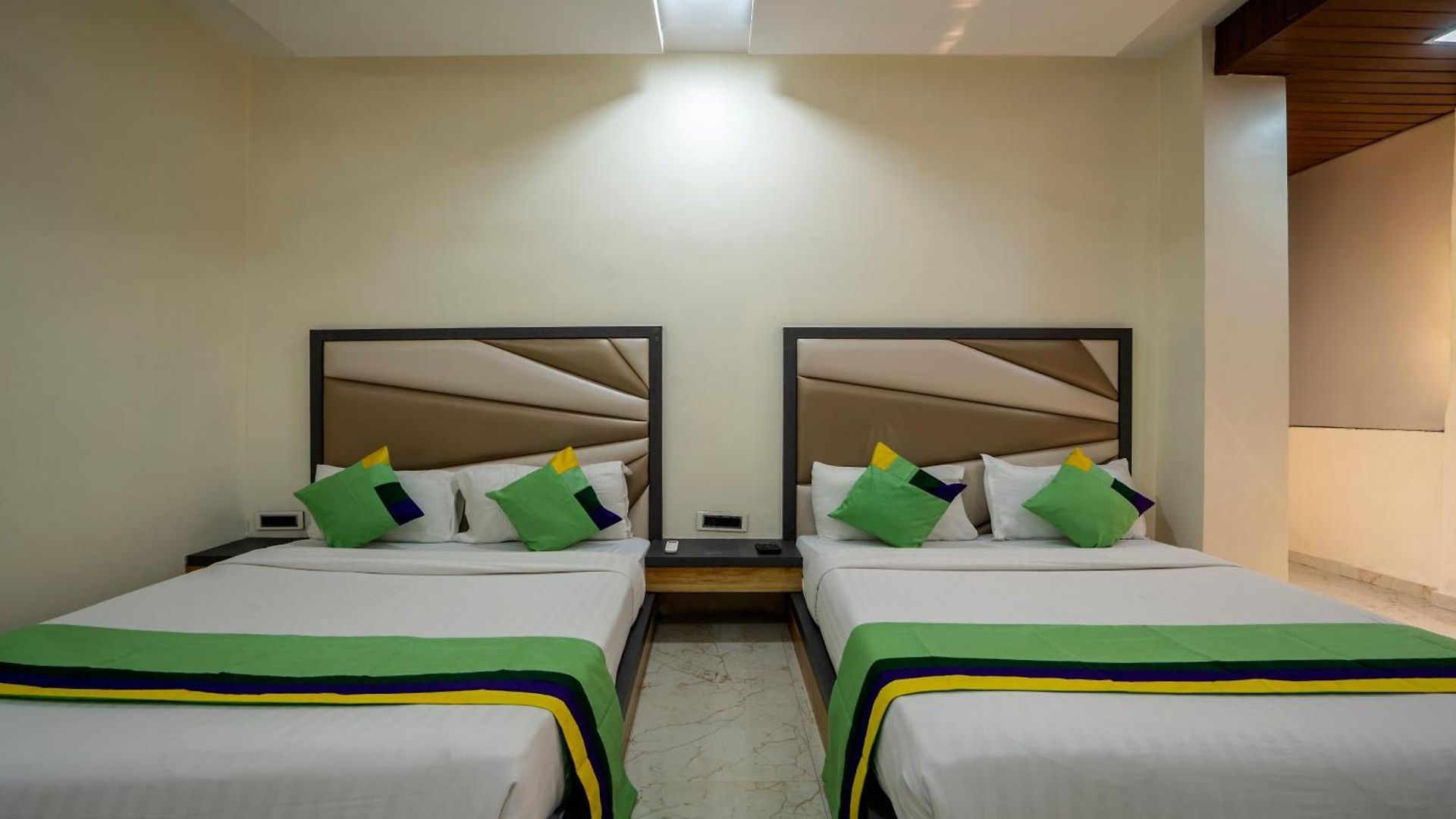 Hotel Treebo Zaid International Powai 3*