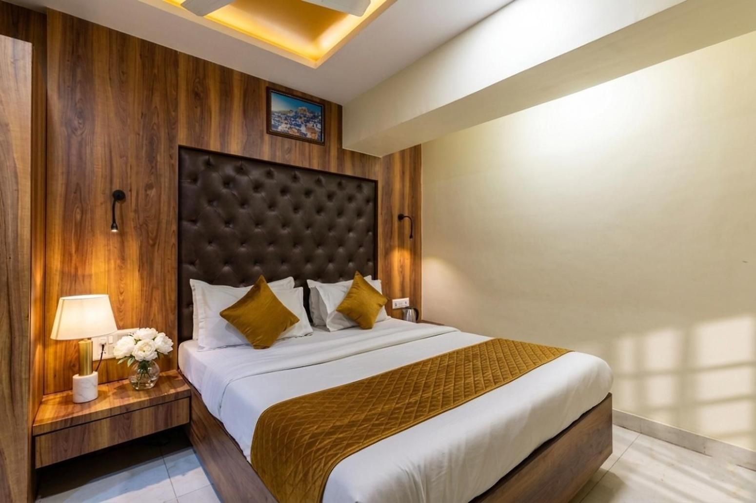 Ashyana - Near To Grant Road Station Hotel