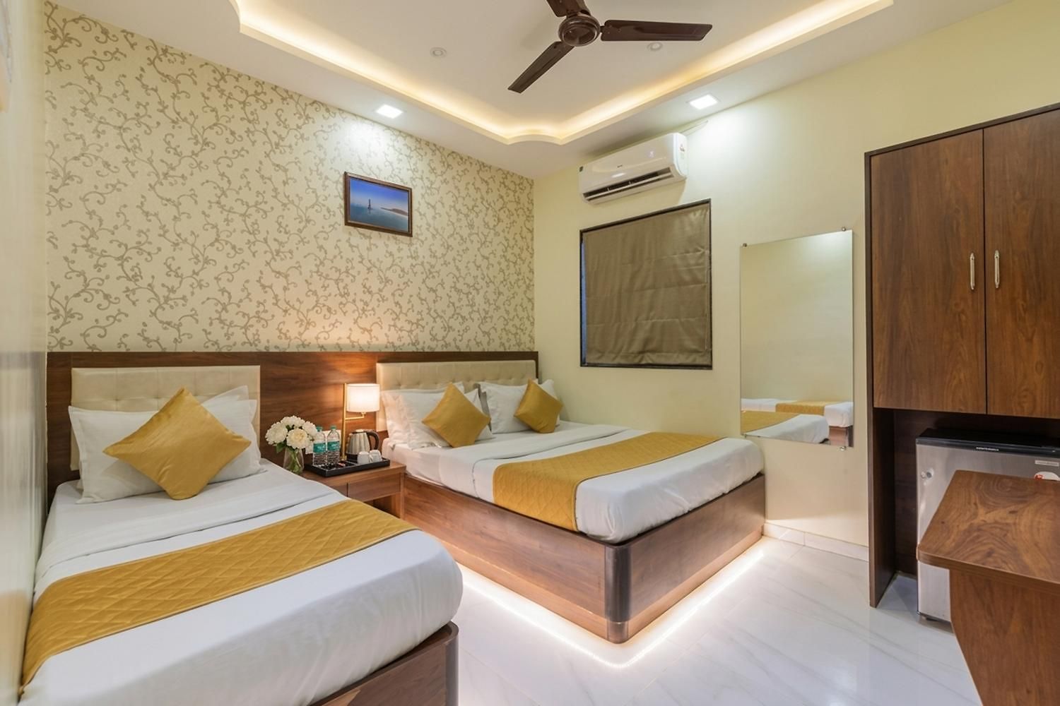 Ashyana - Near To Grant Road Station Hotel