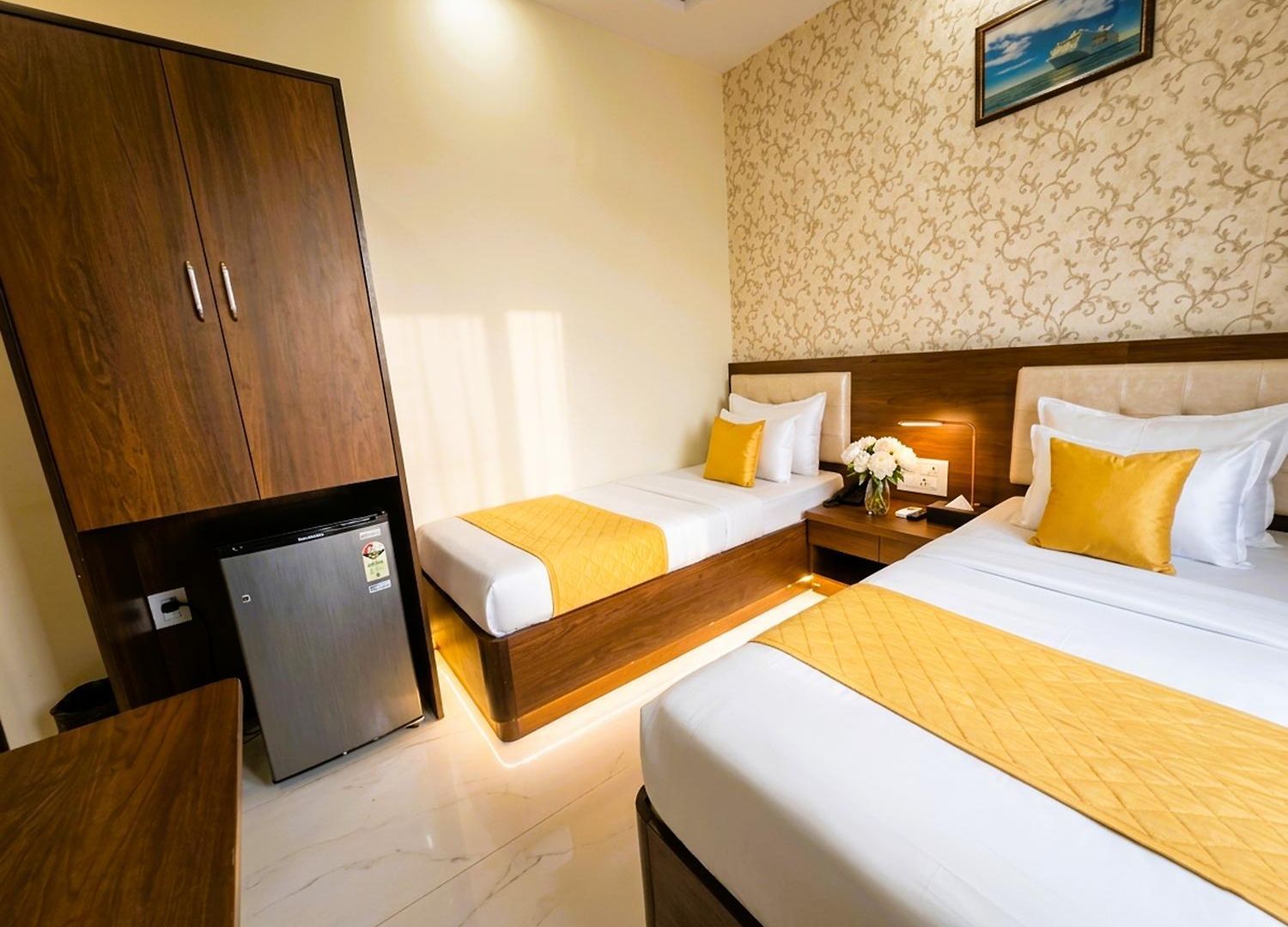 Hotel Ashyana - Near To Grant Road Station