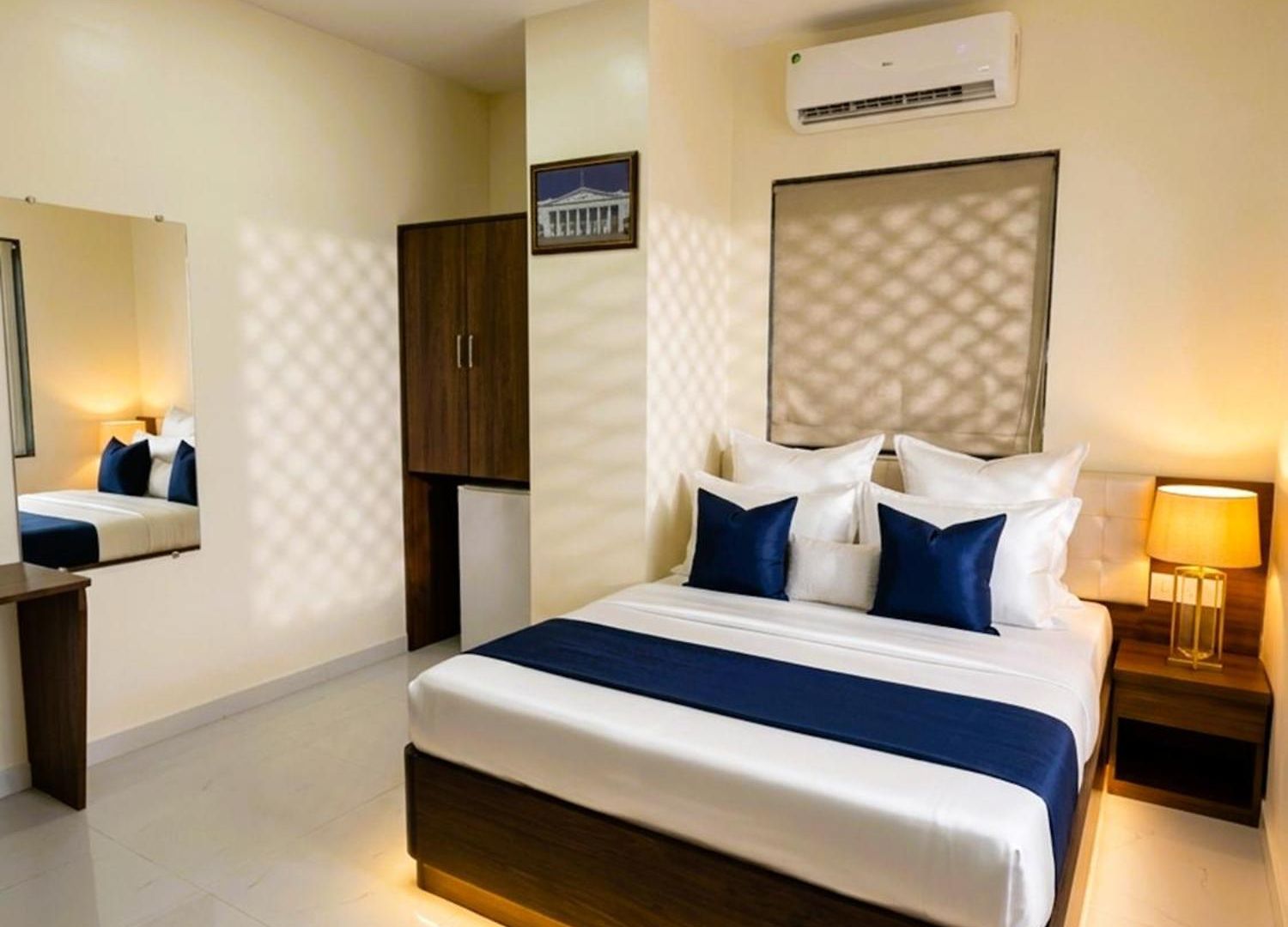 Hotel Ashyana - Near To Grant Road Station
