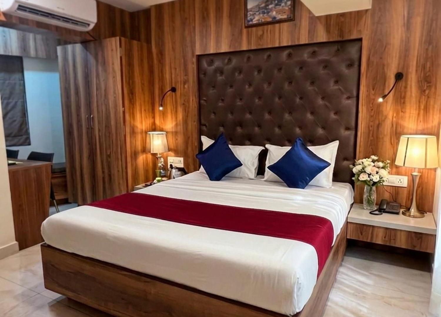 Ashyana - Near To Grant Road Station Hotel