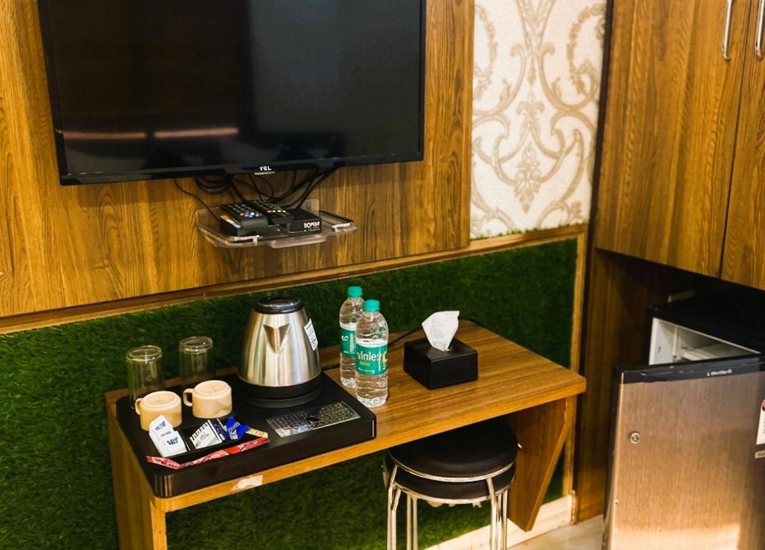 Ashyana - Near To Grant Road Station 3*
