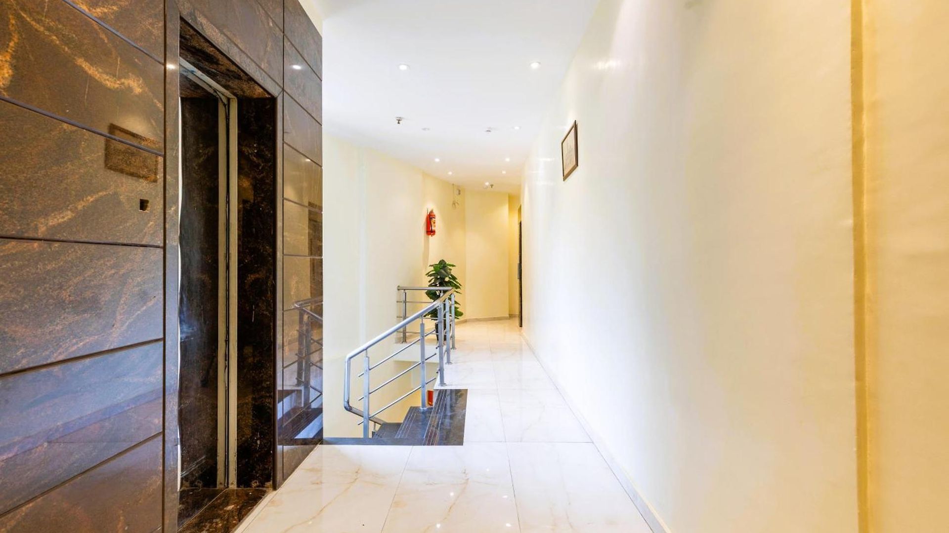 Hotel Ashyana - Near To Grant Road Station 3*
