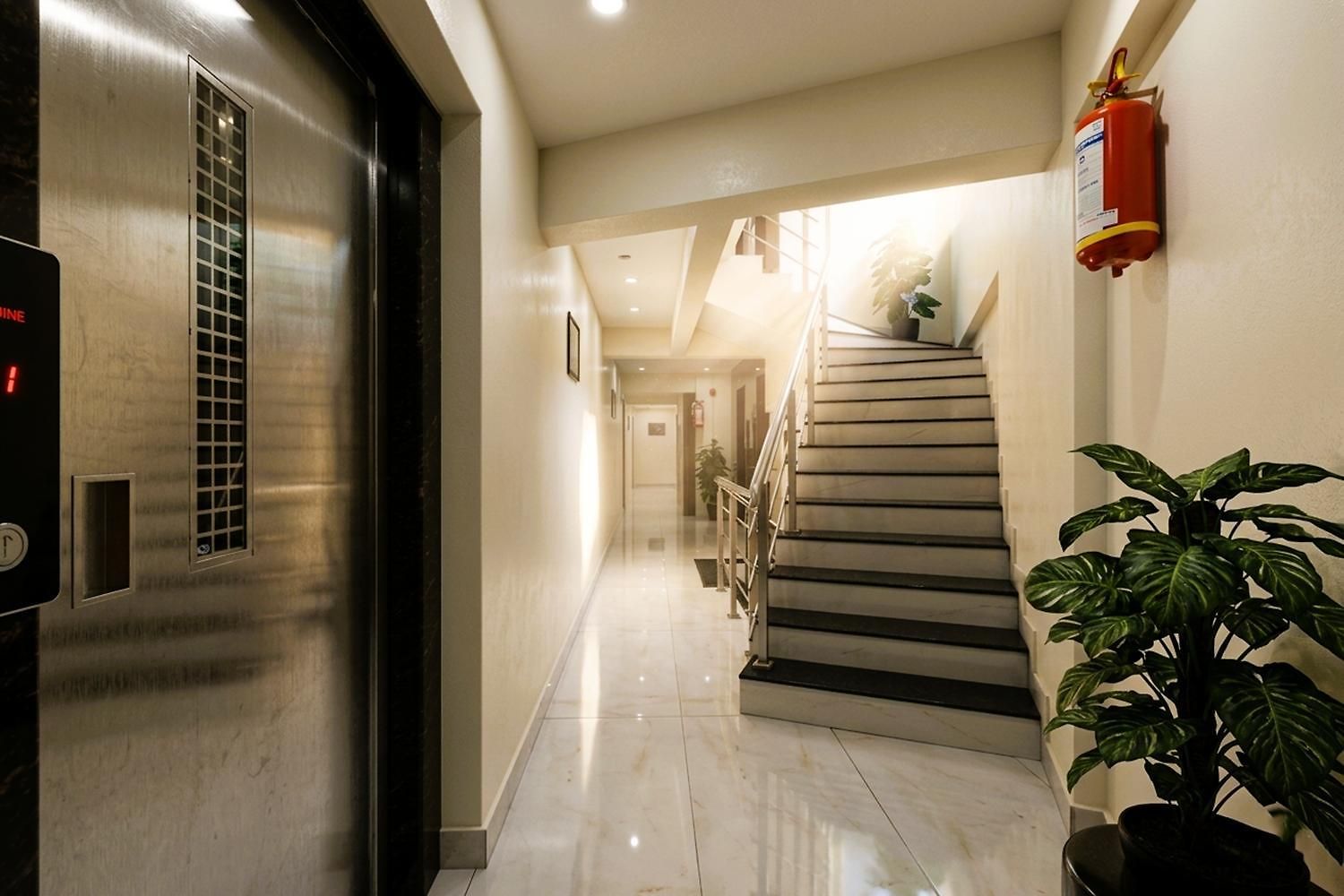 Hotel Ashyana - Near To Grant Road Station 3*