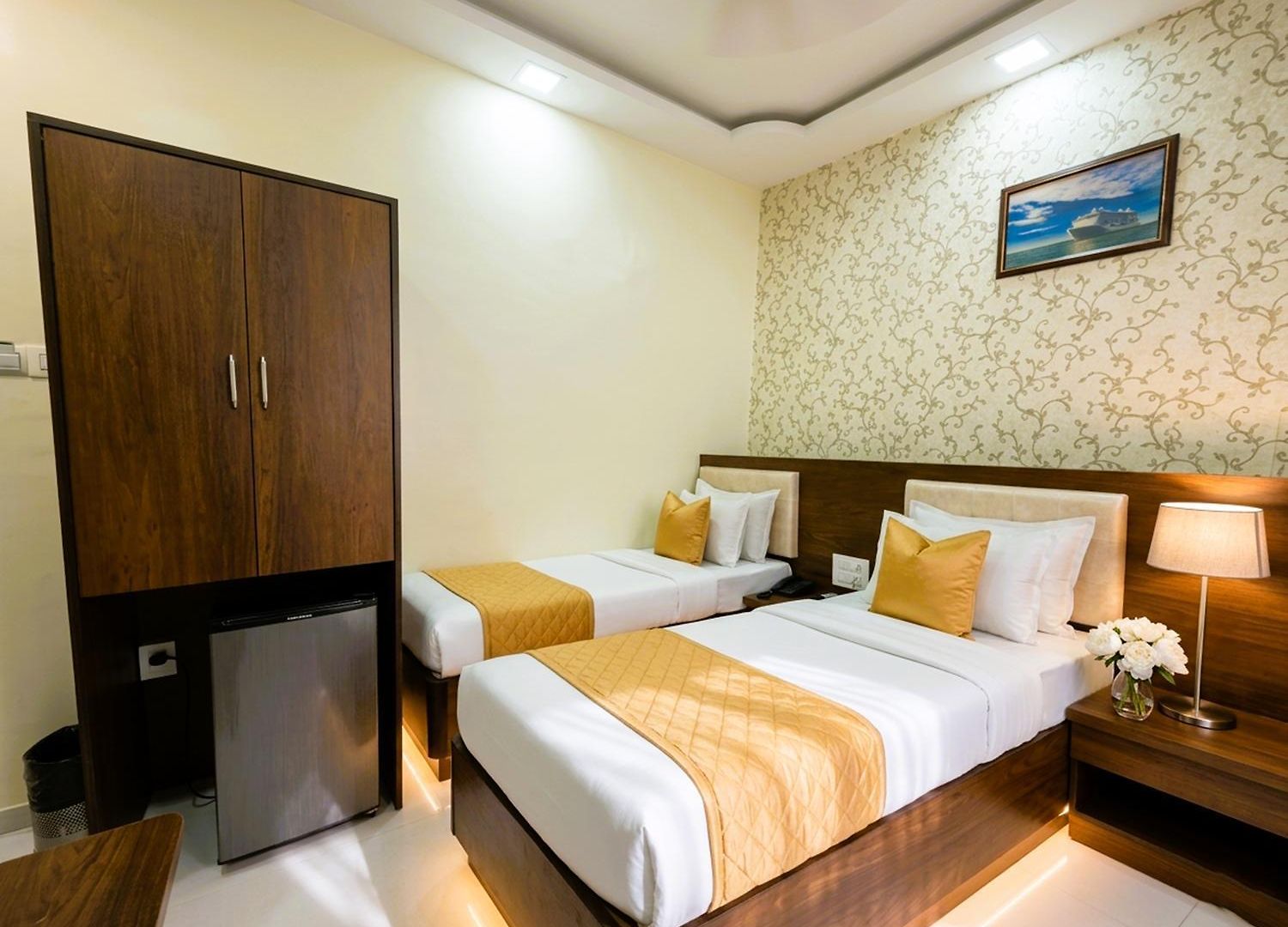 Ashyana - Near To Grant Road Station 3*