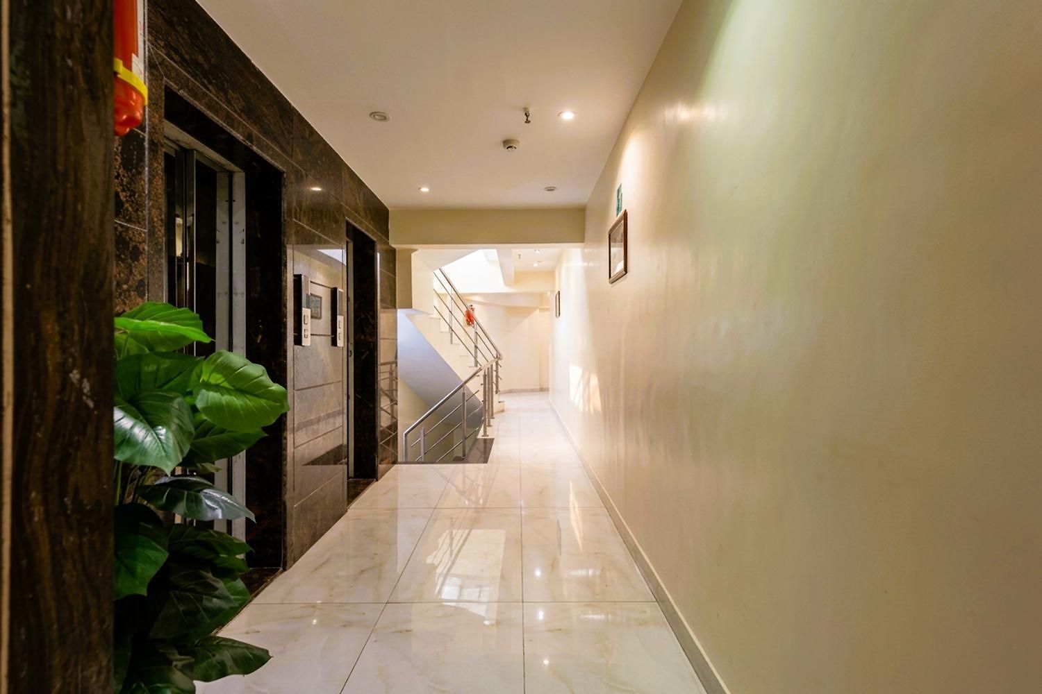 Ashyana - Near To Grant Road Station Hotel