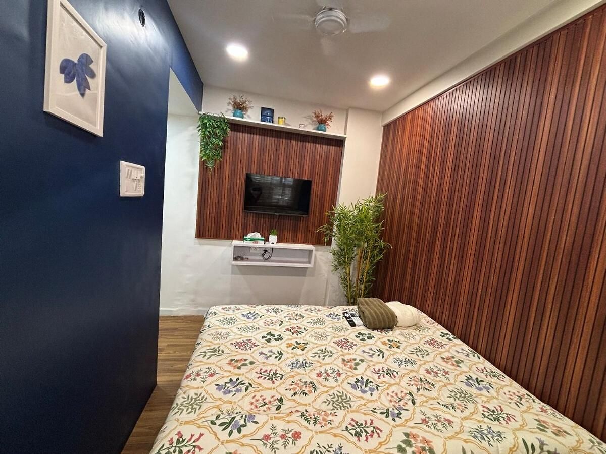 Sea-front 1-bhk At Carterroad *