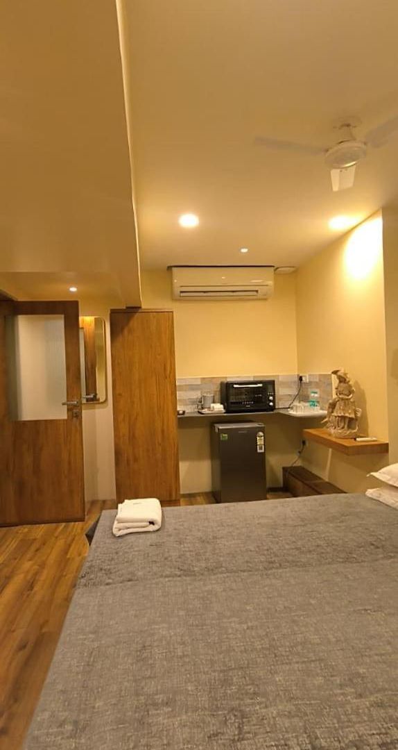 Metro Palace Bandra