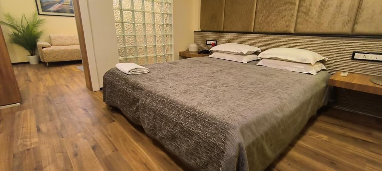 Hotel Metro Palace Bandra 3*