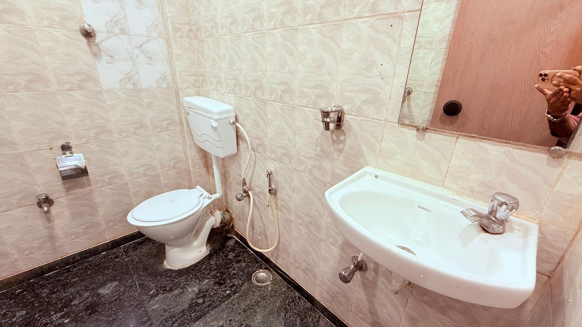 Highway Andheri East Hotel 3*